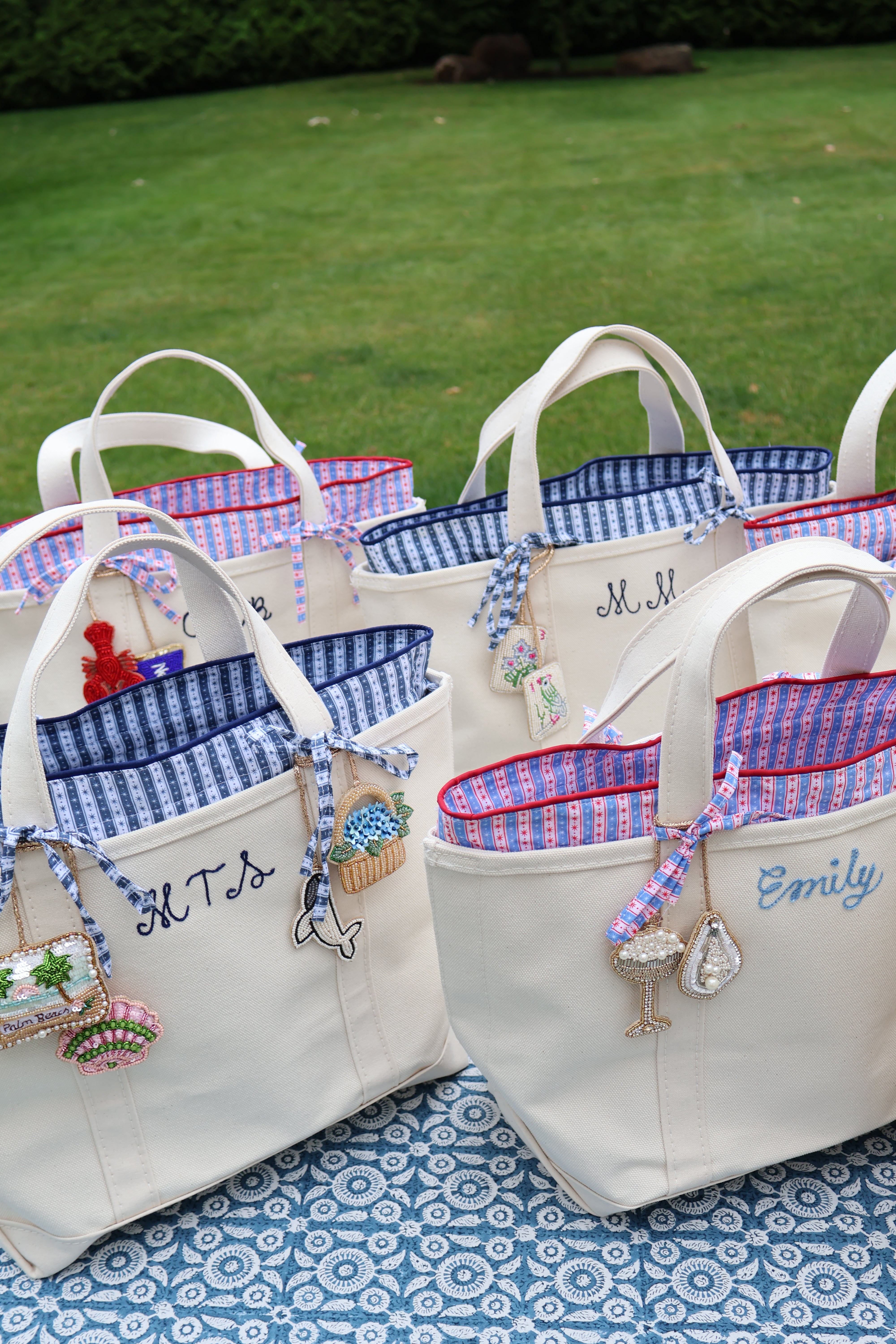 PRE-ORDER: Medium Tote Insert in Navy