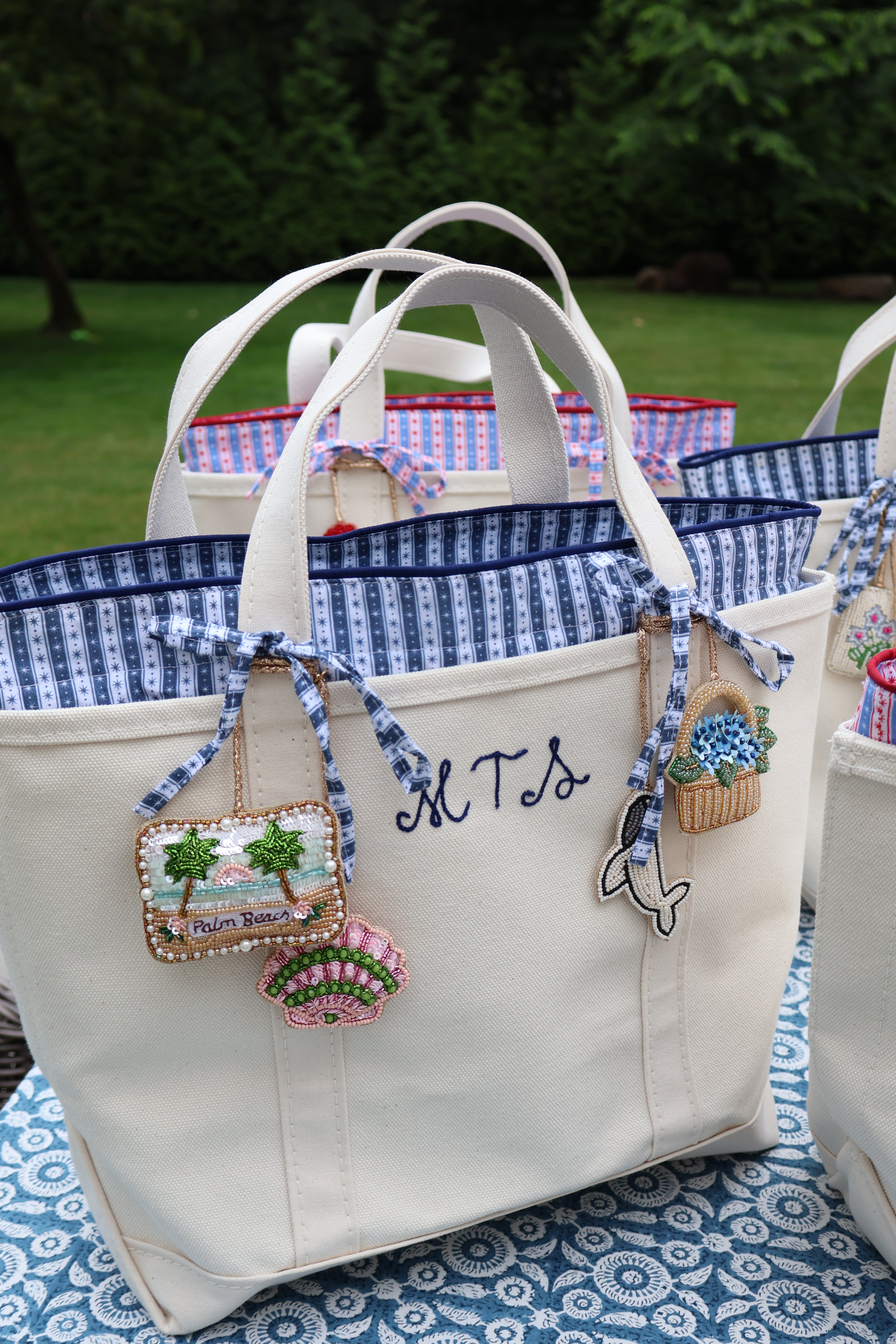 PRE-ORDER: Medium Tote Insert in Navy