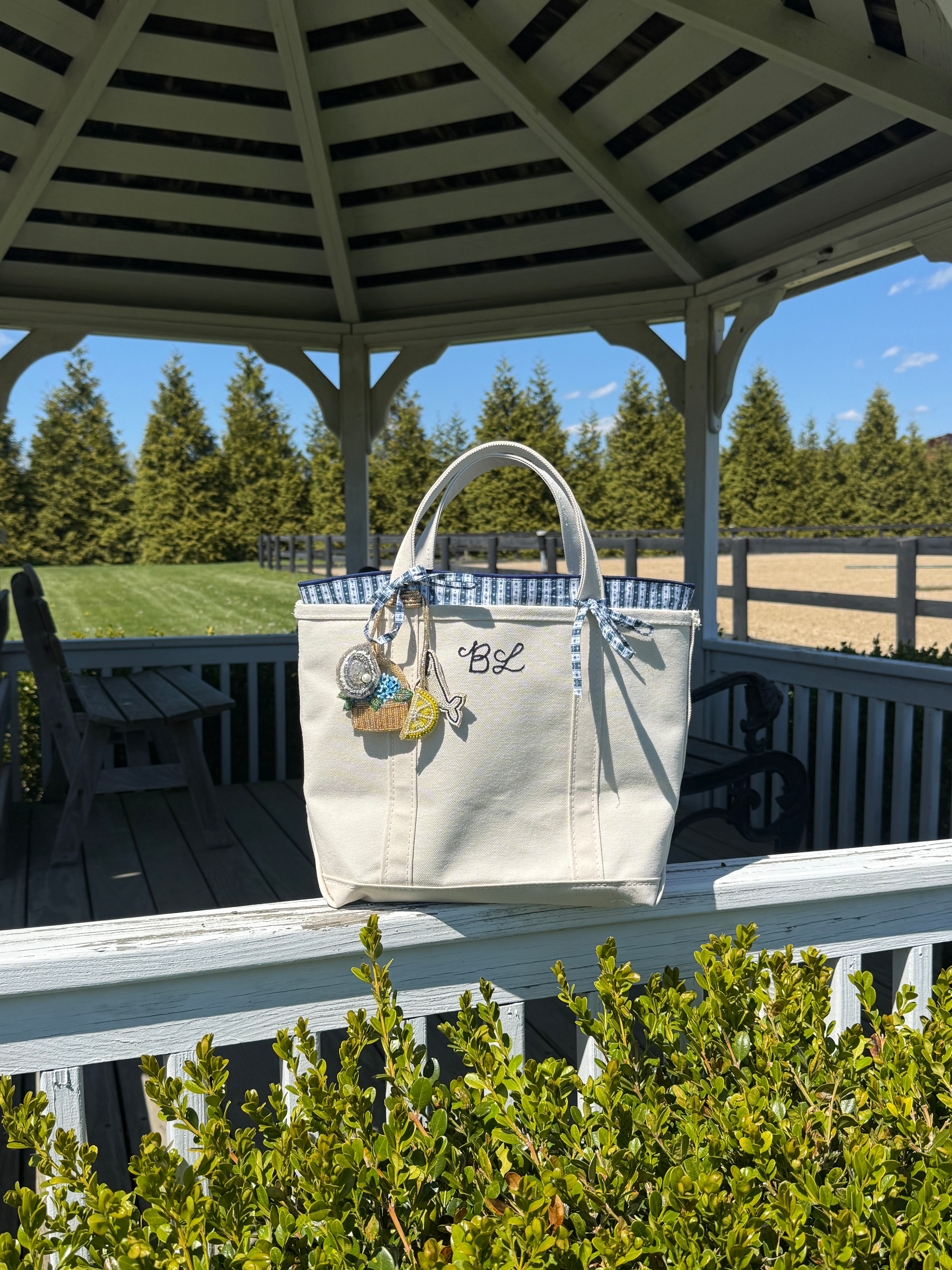 The Oyster Bag Charm