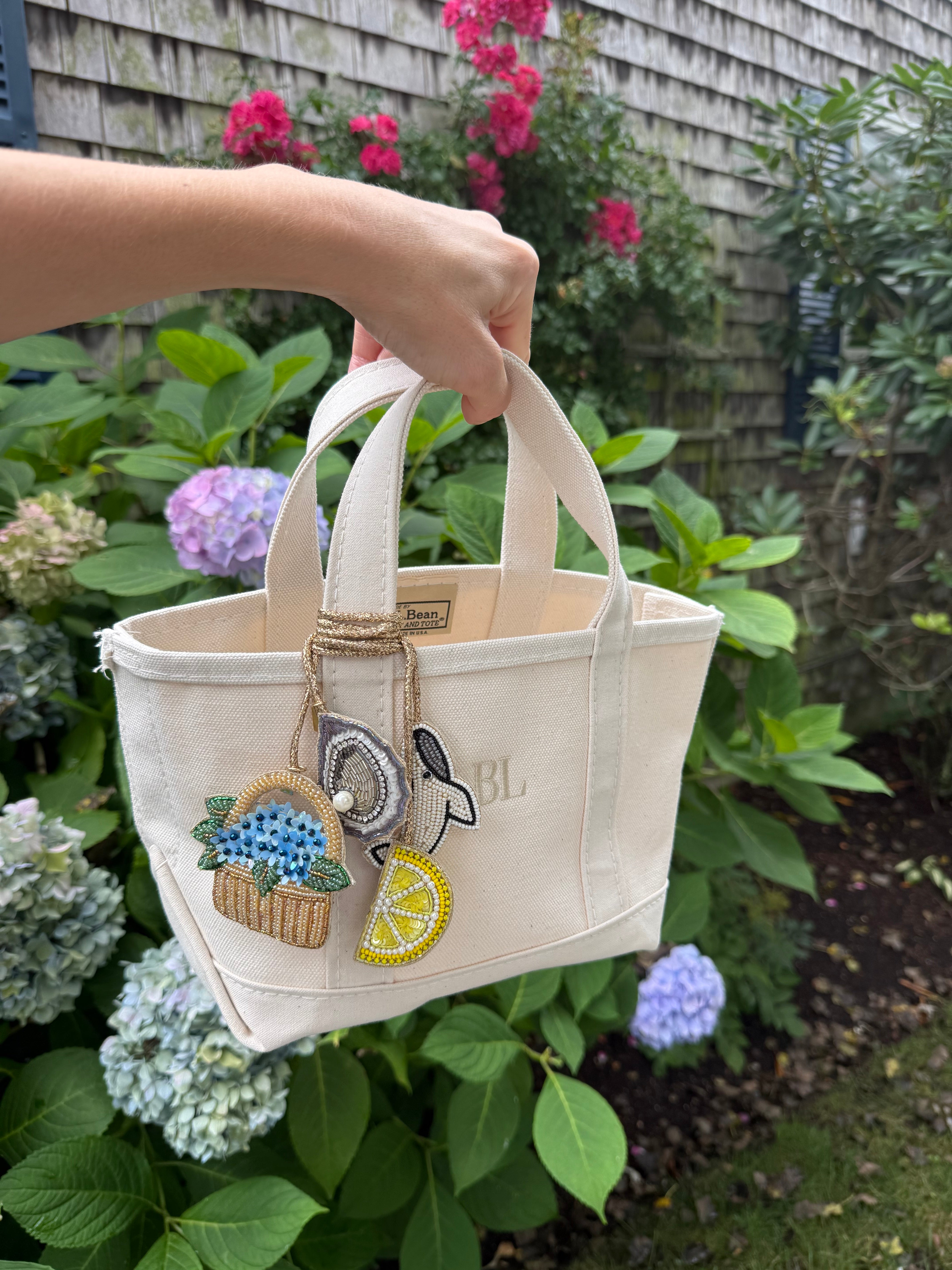The Oyster Bag Charm